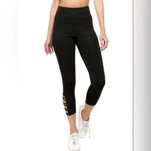 ATHLETA Black Mind Over Matter Capri Legging Size XS
Crisscross Design